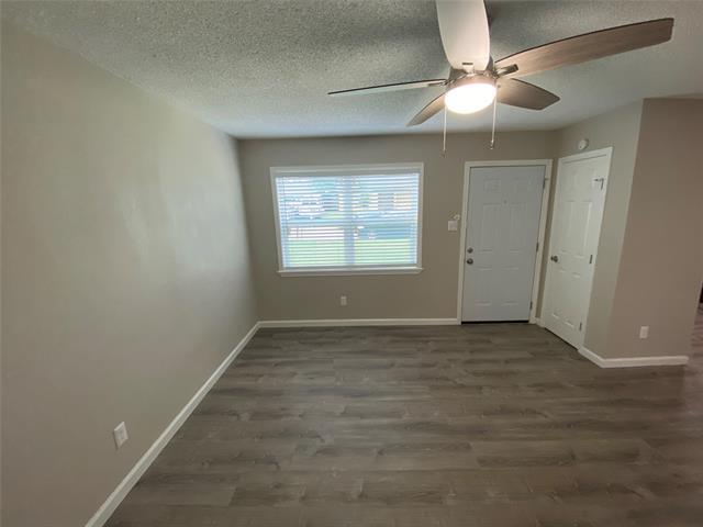 Building Photo - 2434 Lakeshore Dr