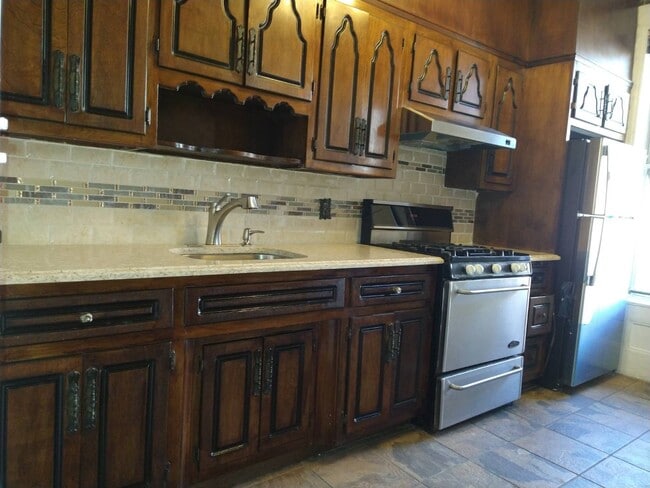 Building Photo - 571 Eastern Pkwy