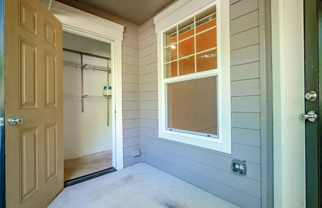 Building Photo - Luxury Living at West Oaks Condominiums