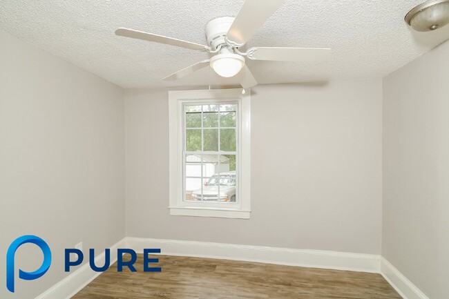 Building Photo - 1 Hillcrest Ave