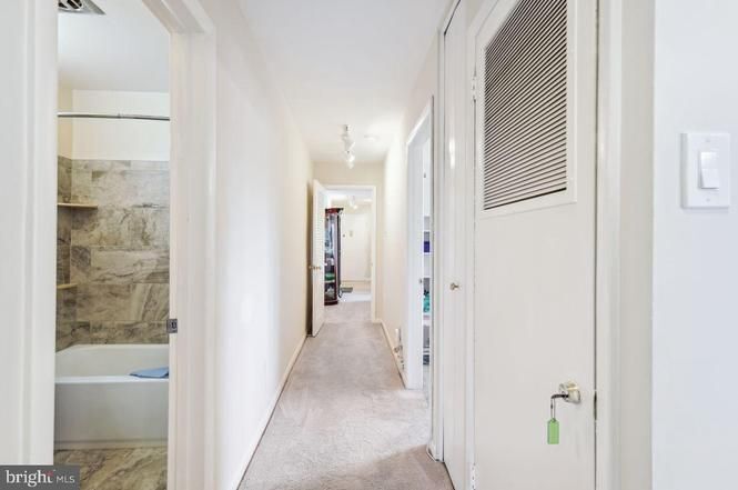 Building Photo - 10600 Kenilworth Ave