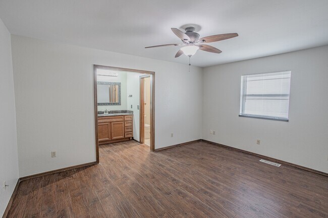 Building Photo - 1433 SW 93rd St