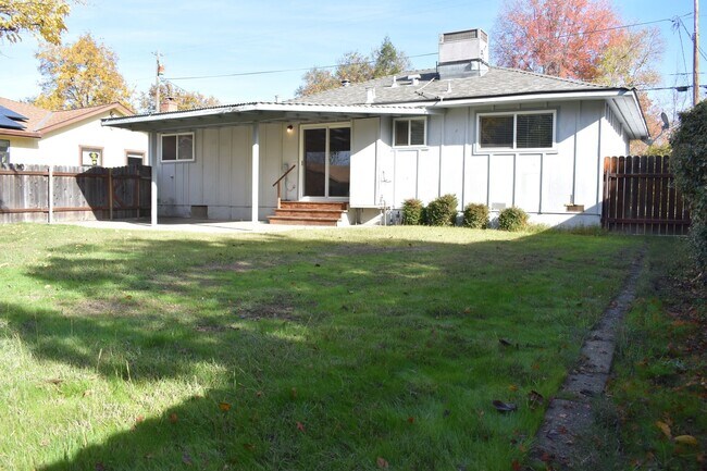 Building Photo - 3794 Circle Dr