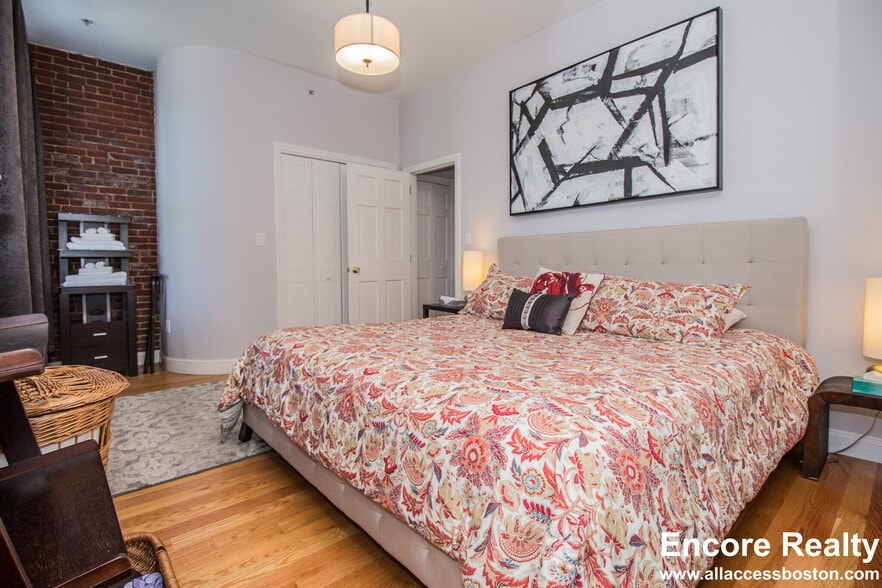 Building Photo - 7 Harvard Square