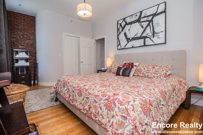 Building Photo - 7 Harvard Square