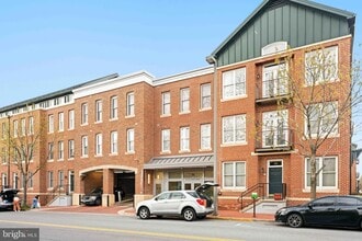 Building Photo - 35 E All Saints St