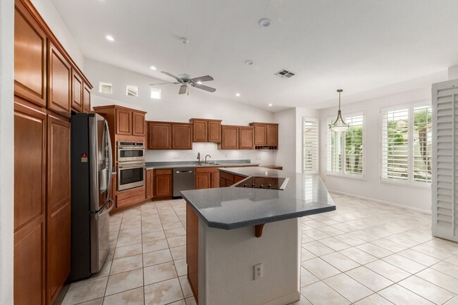 Building Photo - Long term rental in Oakwood with private pool