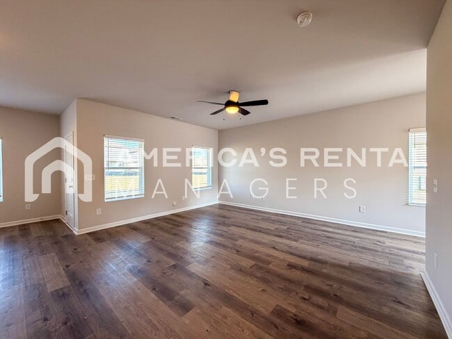 Building Photo - Spacious Two Story Home with Loft!