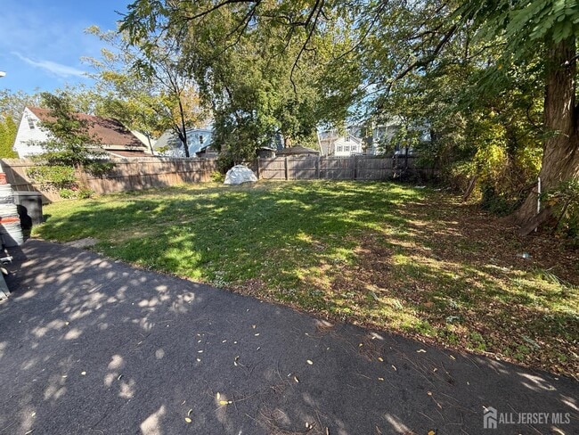 Building Photo - 280 William St