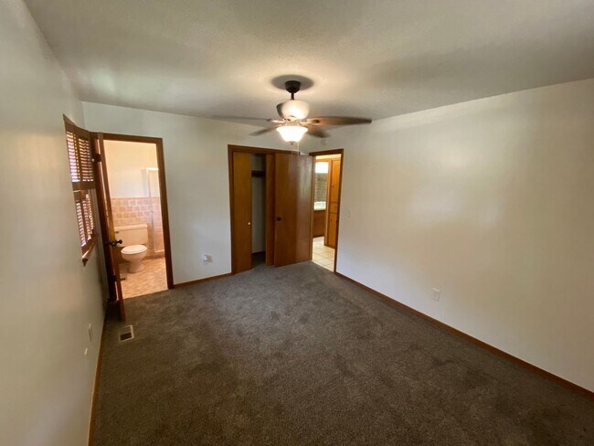 Building Photo - Lovely Brick Home in NW OKC near Lake Hefner