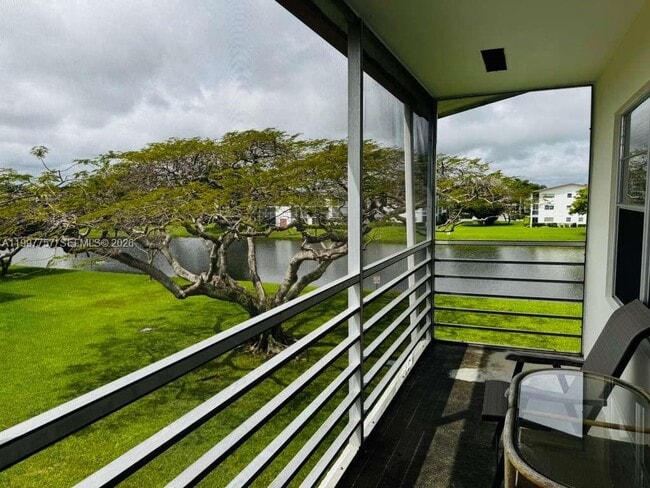 Building Photo - 536 Fanshaw M