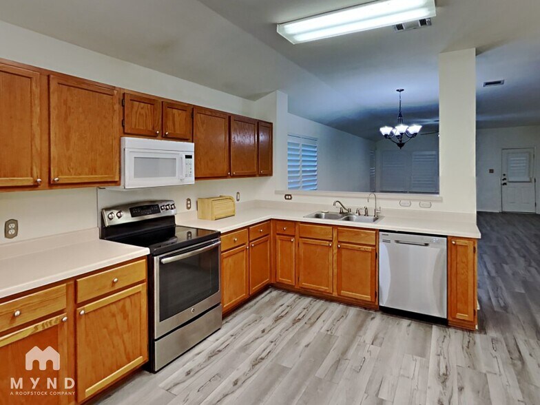 Building Photo - 4611 Echo Lake Dr