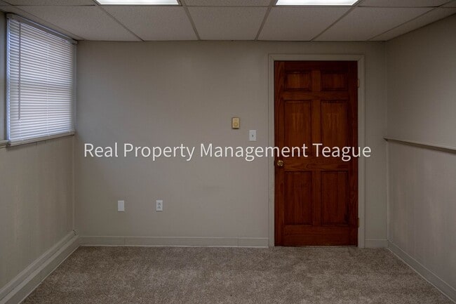 Building Photo - 1 S Main St