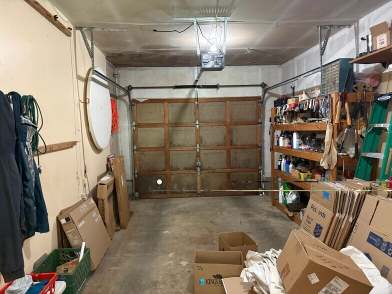 Garage - 4917 36th Ave Ct