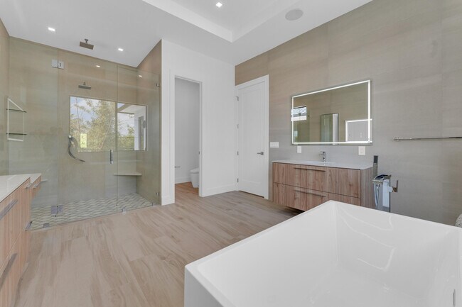 Building Photo - 239 NE 11th St