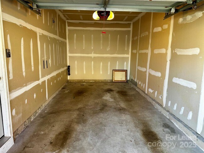 Building Photo - 7946 Mariners Pointe Cir