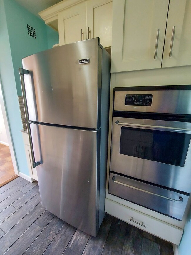 Building Photo - Lovely Studio Apartment in Highly-Sought G...