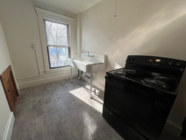 Building Photo - 248 N Main St