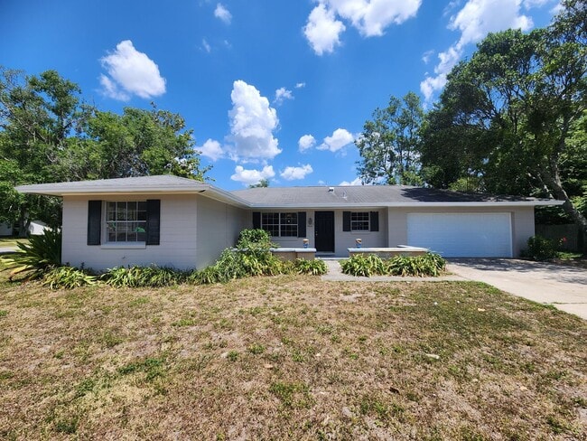 Building Photo - Bed 2 Bath, 2 car garage (SW Ocala/ Marion Oaks)