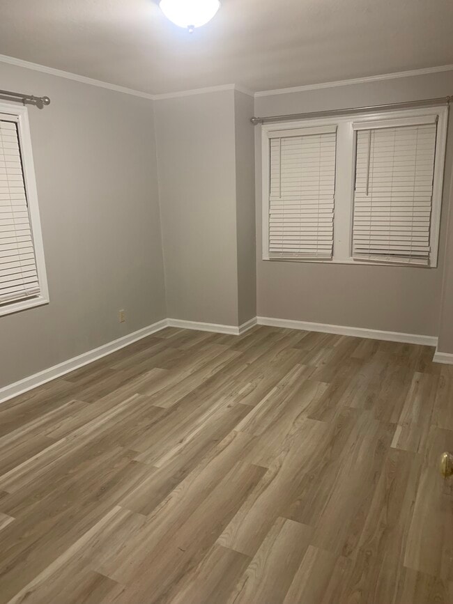 Building Photo - 6525-6525 N Haight Ave