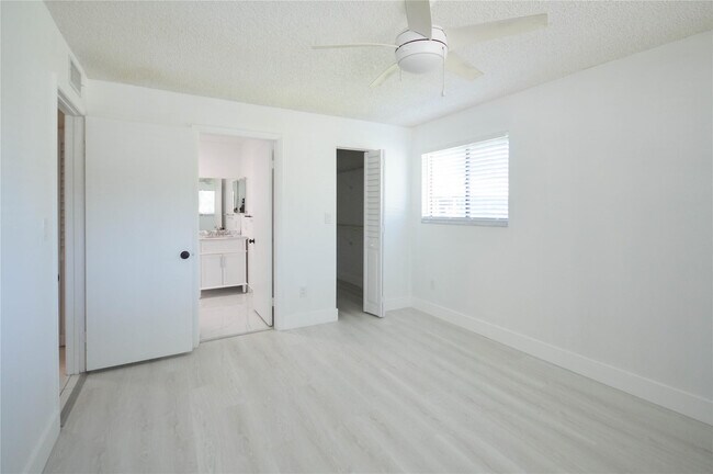 Building Photo - 9499 W McNab Rd