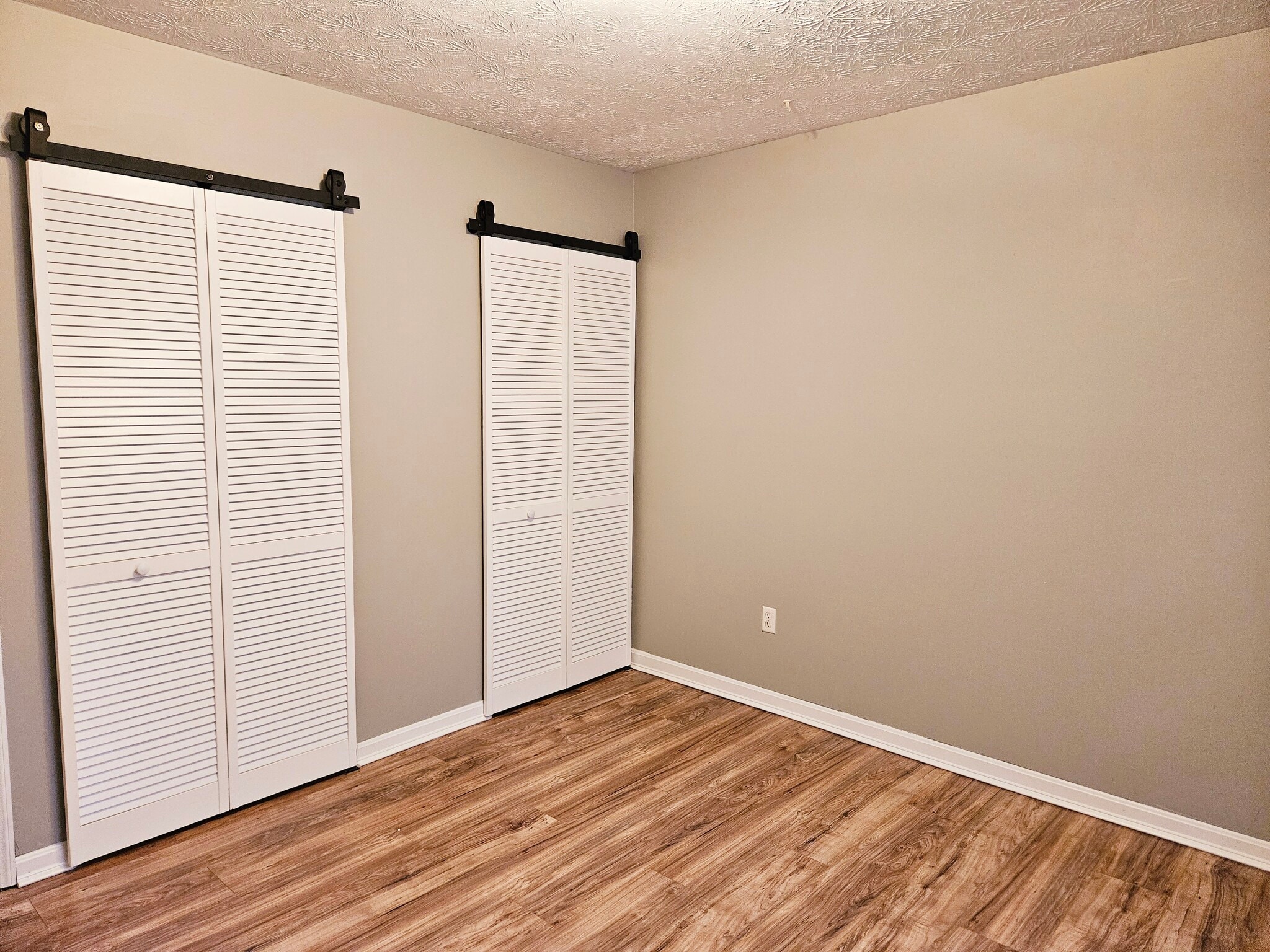 Building Photo - 939 Cambridge Dr