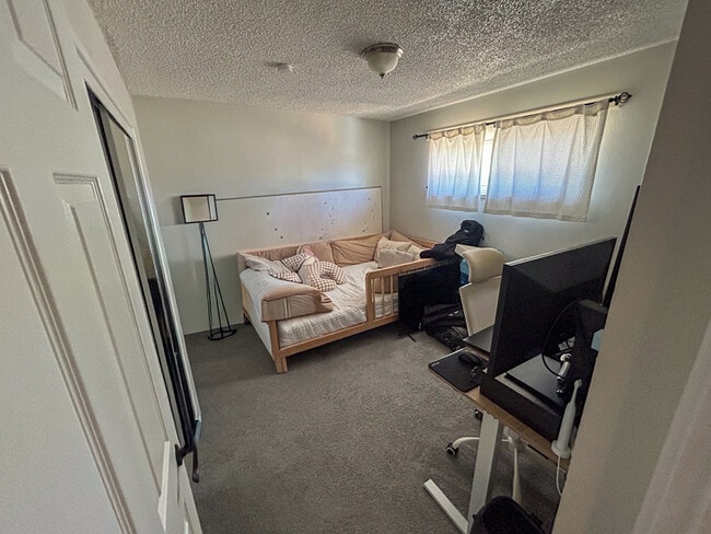 Building Photo - 3685 Ivanhoe St