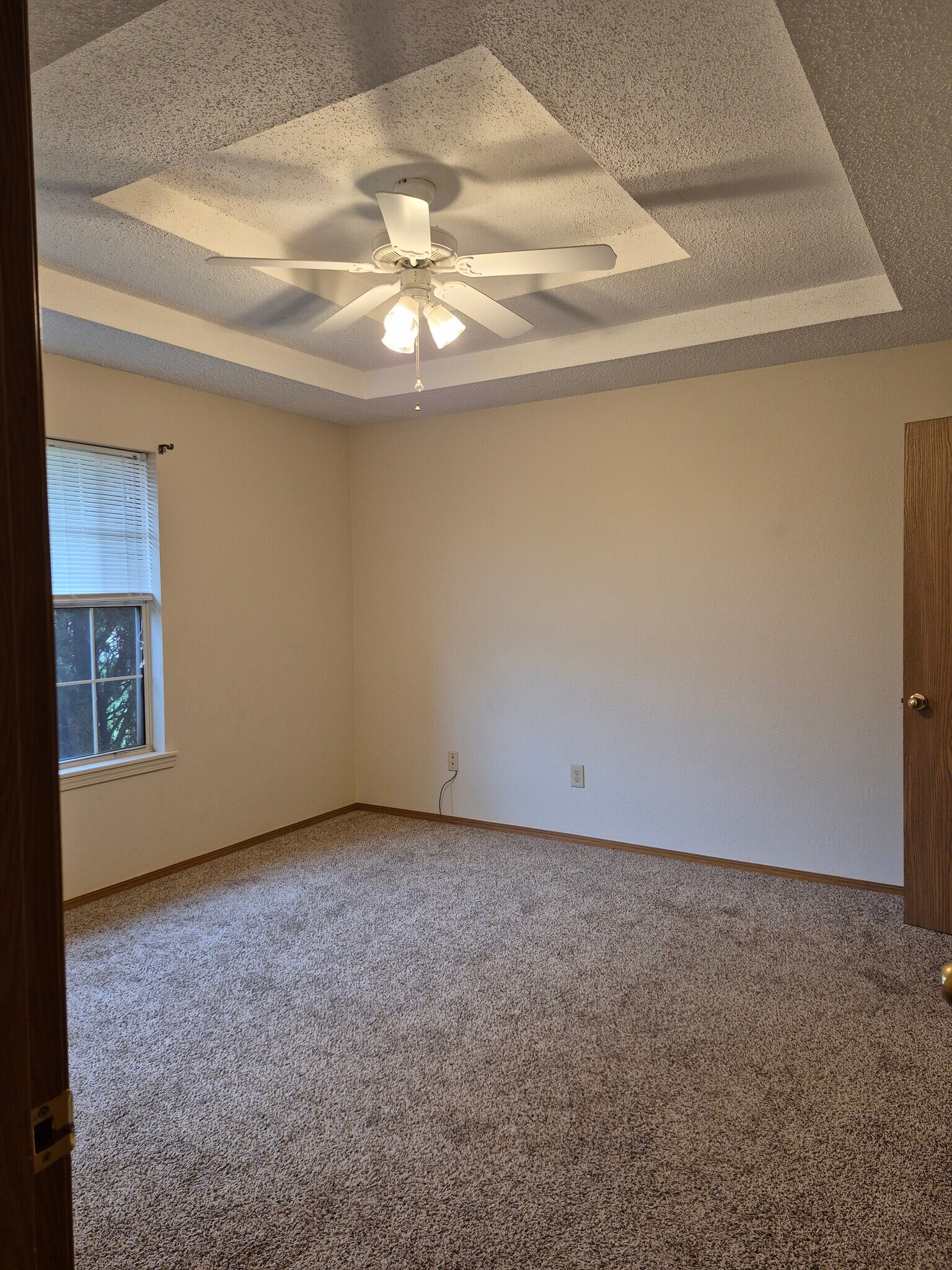 Master Bedroom - 5617 S Pinehurst Ave