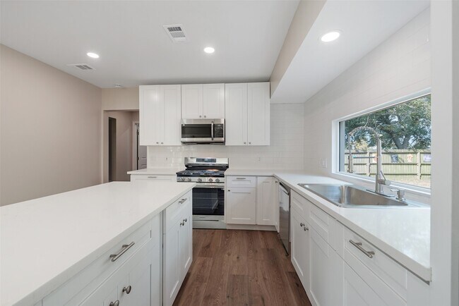 Building Photo - 1200 Adams St