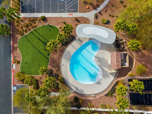 Building Photo - GORGEOUS TWO STORY TOWNHOME IN LAS VEGAS