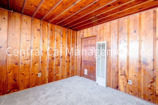 Building Photo - 627 Hood Dr