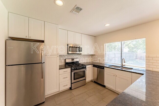 Building Photo - 9409 Meadow Vale