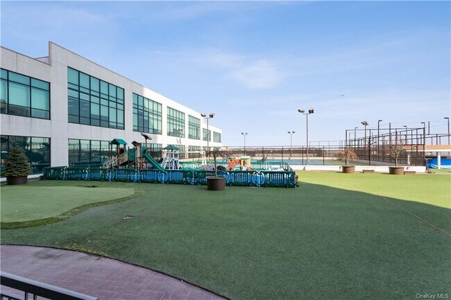 Building Photo - 10 City Pl