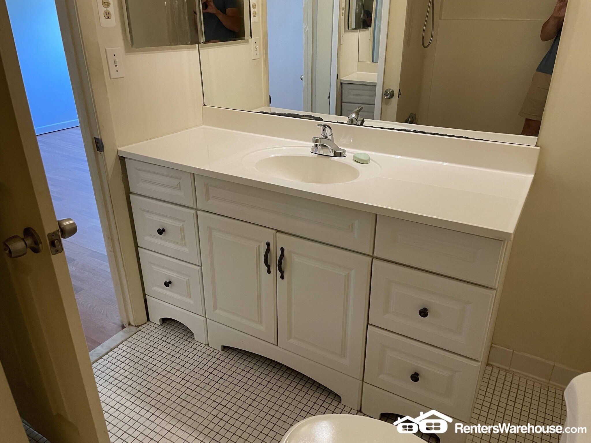 Building Photo - 9923 Valley Park Dr