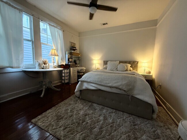 Building Photo - 5BD House Uptown