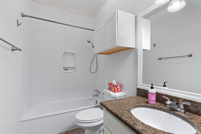 Building Photo - 1307 Kinney Ave