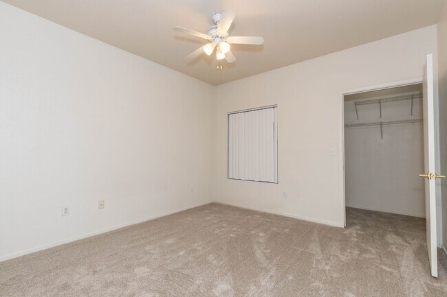 Building Photo - Lovely 1 Bedroom Condo For Rent
