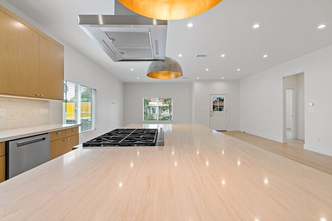 Building Photo - Beautifully Renovated 3-Bedroom Home – Mod...
