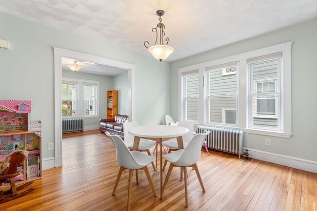 Building Photo - 15 Carney St