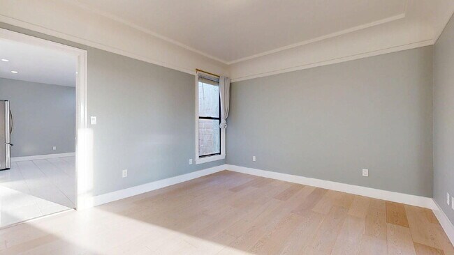 Building Photo - Remodeled 2 Bedroom | 1.5 Bathroom | Spaci...