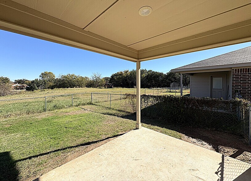 Building Photo - 2412 FM 1113