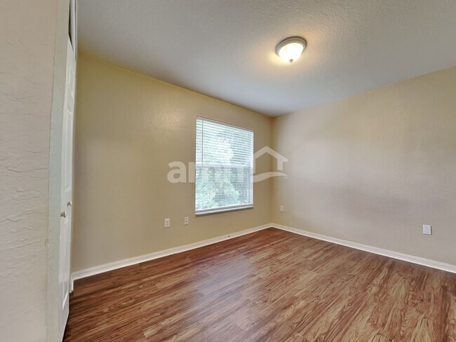 Building Photo - 2804 Spring Meadow Dr
