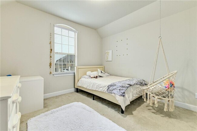 Building Photo - 6825 Leonardo Dr