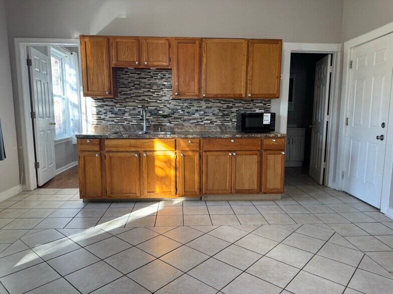 Building Photo - 1858 W 21st Pl