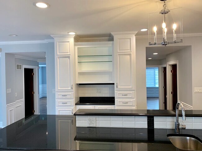 Building Photo - 131 Montgomery Ln