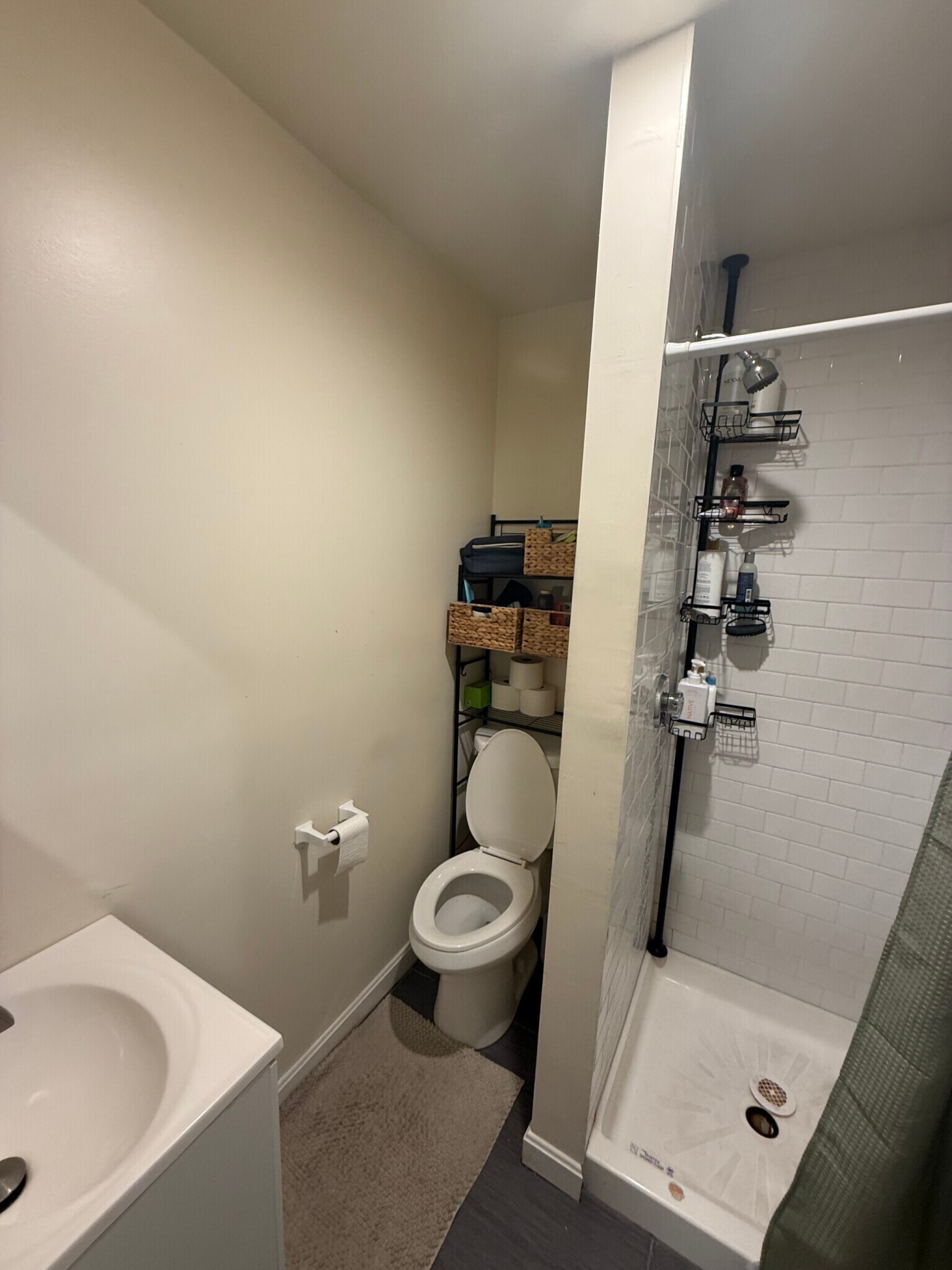 Building Photo - 518 E 3rd St