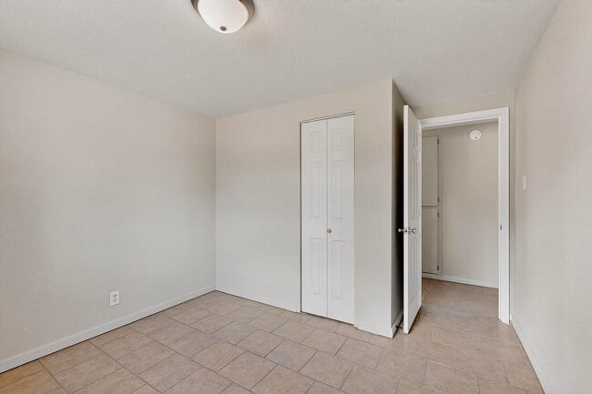 Building Photo - NE 3 bedroom 1 bath 1348/sf