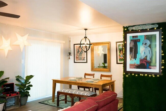 Building Photo - 7303 Twin Crest Dr