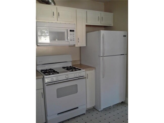 Building Photo - 1000 E 44th St