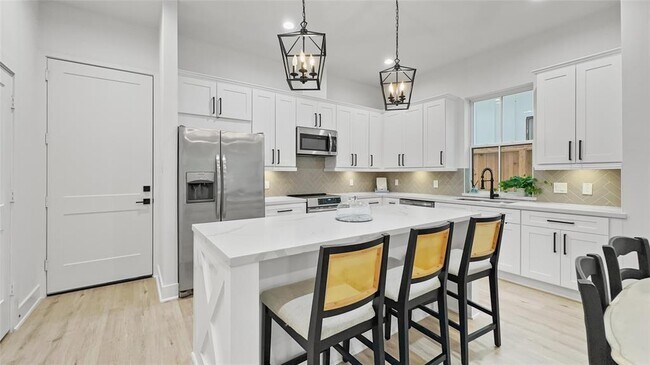 Building Photo - 6423 Highland Pine Ln